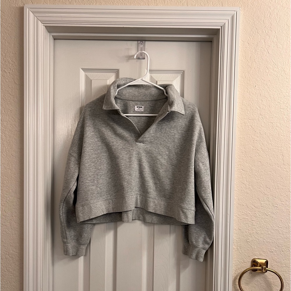 Cotton On cropped sweatshirt.